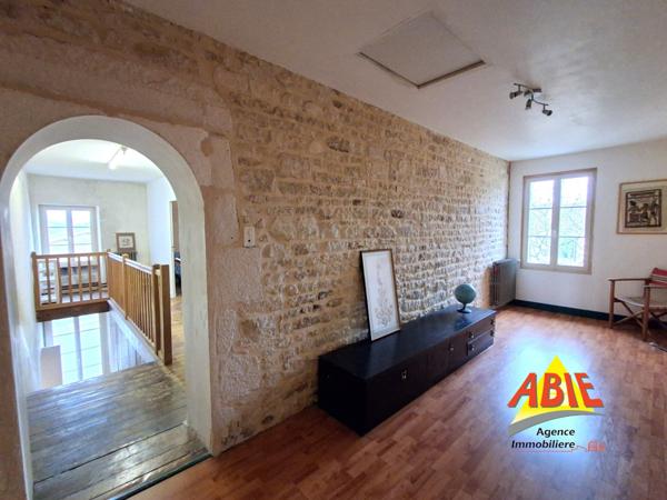 Maison  9 pièce(s)  7 chambre(s)  280.7 m²