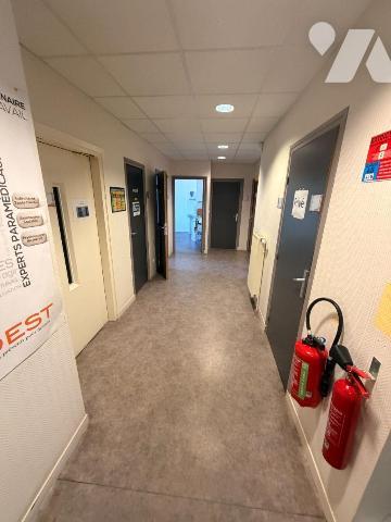 A vendre sur la commune de Coudekerque-Branche (59210), ensemble immobilier à usage tertiaire s...