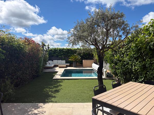 Villa T5/6 d'env 135 m² sur parcelle de terrain clos de 260 m² avec aménagement piscine