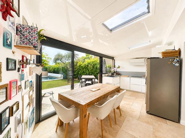 Villa T5/6 d'env 135 m² sur parcelle de terrain clos de 260 m² avec aménagement piscine