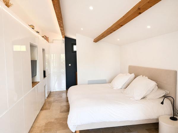 Villa T5/6 d'env 135 m² sur parcelle de terrain clos de 260 m² avec aménagement piscine