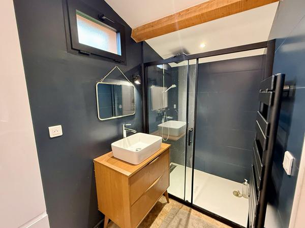 Villa T5/6 d'env 135 m² sur parcelle de terrain clos de 260 m² avec aménagement piscine