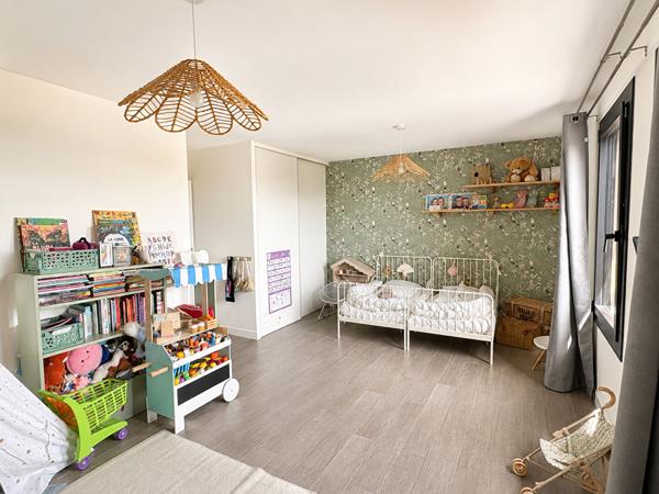 Villa T5/6 d'env 135 m² sur parcelle de terrain clos de 260 m² avec aménagement piscine