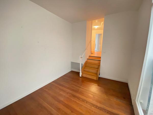 BEL APPARTEMENT ATYPIQUE EN CENTRE-VILLE DE DIEPPE AVEC ASCENSEUR.