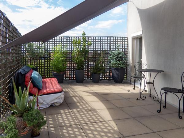 RARE A LA VENTE : DUPLEX INVERSE FAMILIAL- LUMINEUX- 3 CHAMBRES - 2 TERRASSES - PARKING