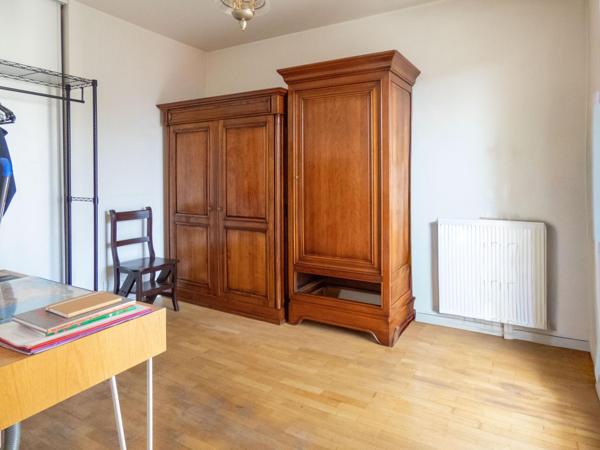 RARE A LA VENTE : DUPLEX INVERSE FAMILIAL- LUMINEUX- 3 CHAMBRES - 2 TERRASSES - PARKING