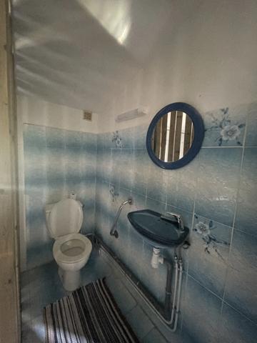 À 25kms d'ARLES, maison en pierre avec terrasse et petit jardin