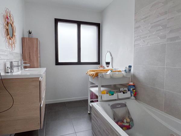 Maison - 112 m² à Cantenay Epinard - 5 pièces - 4 chambres - garage