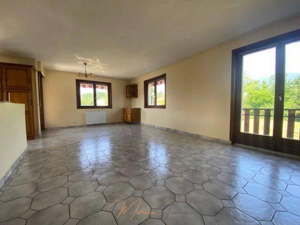 Maison 8 pièces 200m² à vendre à Saint-Genis-Pouilly 01630