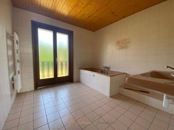 Maison 8 pièces 200m² à vendre à Saint-Genis-Pouilly 01630