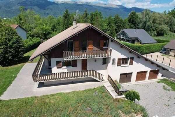 Maison 8 pièces 200m² à vendre à Saint-Genis-Pouilly 01630