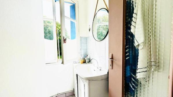 MAISON DE 70M2 SUR TERRAIN DE 345 M2 GARAGE ET ANNEXE.