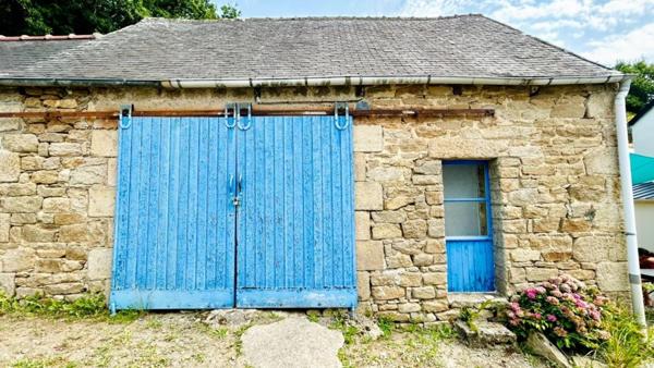 MAISON DE 70M2 SUR TERRAIN DE 345 M2 GARAGE ET ANNEXE.