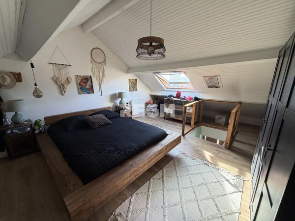 Maison 3 chambres avec cour et dépendance.