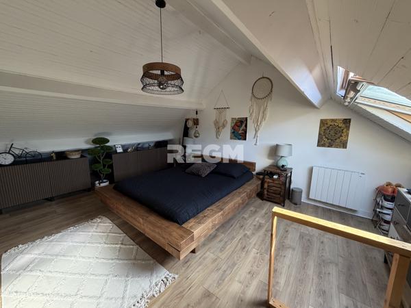 Maison 3 chambres avec cour et dépendance.