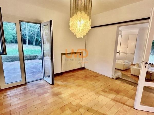 adresse d'exception-villa plain pied-parc arboré-beaux volumes