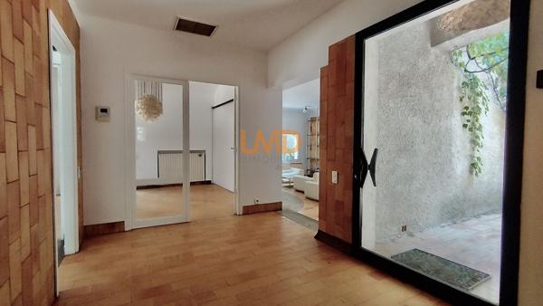 adresse d'exception-villa plain pied-parc arboré-beaux volumes