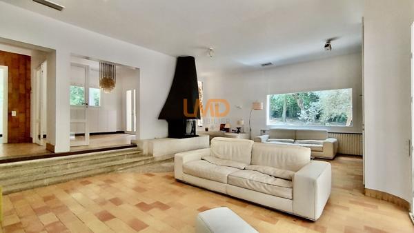adresse d'exception-villa plain pied-parc arboré-beaux volumes