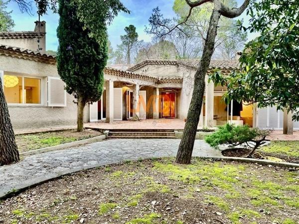 adresse d'exception-villa plain pied-parc arboré-beaux volumes