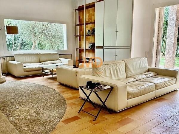 adresse d'exception-villa plain pied-parc arboré-beaux volumes