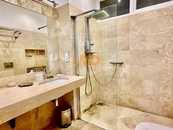 adresse d'exception-villa plain pied-parc arboré-beaux volumes