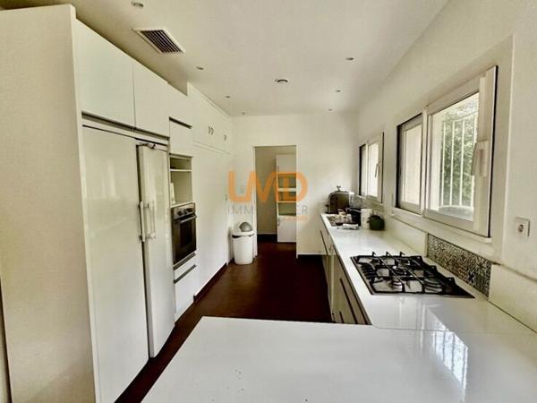adresse d'exception-villa plain pied-parc arboré-beaux volumes