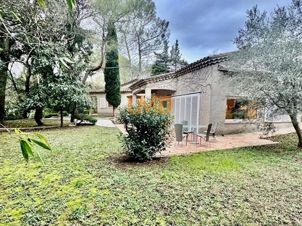 adresse d'exception-villa plain pied-parc arboré-beaux volumes