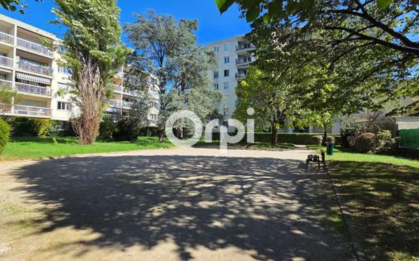 Appartement à vendre    4 pièces • 94,38 m2 Meyzieu