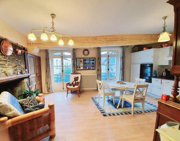 APPARTEMENT ANCIEN AVEC BEAUCOUP DE CACHET