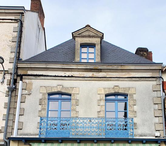 APPARTEMENT ANCIEN AVEC BEAUCOUP DE CACHET