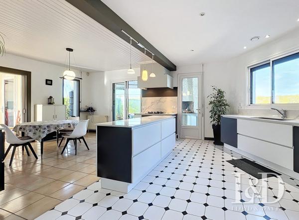 Grande maison avec piscine sur 3270m² de terrain