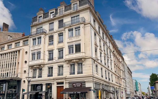 Appartement à vendre    7 pièces • 200 m2 Lyon 7