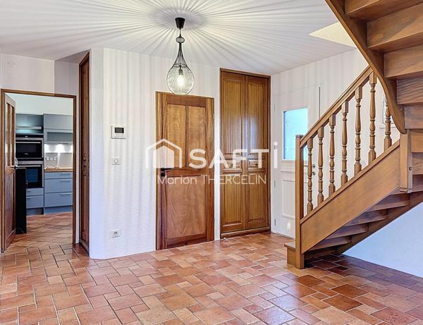 Bâtisse dans un style vigneronne 5 pièces localisée dans un environnement agréable