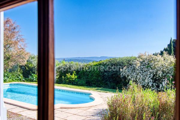 Cotignac – Villa provençale avec piscine, tennis et vue panoramique 134 m² habitable terrain 2590 m²