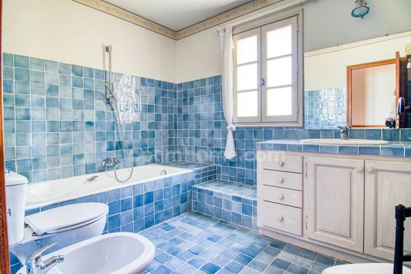 Cotignac – Villa provençale avec piscine, tennis et vue panoramique 134 m² habitable terrain 2590 m²