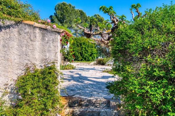 Cotignac – Villa provençale avec piscine, tennis et vue panoramique 134 m² habitable terrain 2590 m²