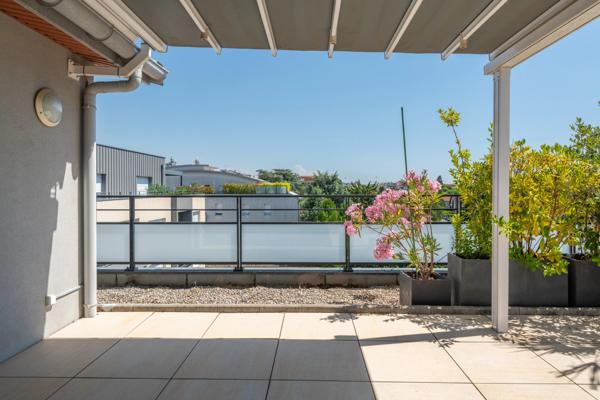 Bron Centre - Appartement toit-terrasse - 75,62 m² - 2 chambres possibles - Terrasse de 120 m² - Dernier étage - Garage en sus
