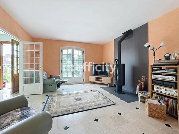 Maison
         6 pièces
        - 153 m² Exclusivité 448 000 € *