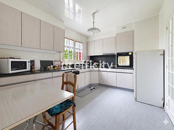 Maison
         6 pièces
        - 153 m² Exclusivité 448 000 € *