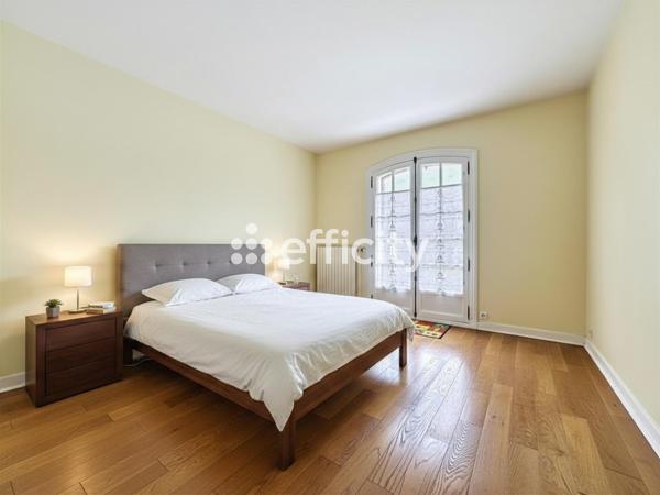 Maison
         6 pièces
        - 153 m² Exclusivité 448 000 € *