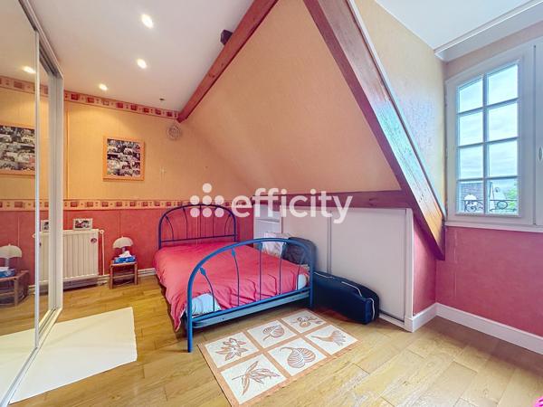Maison
         6 pièces
        - 153 m² Exclusivité 448 000 € *
