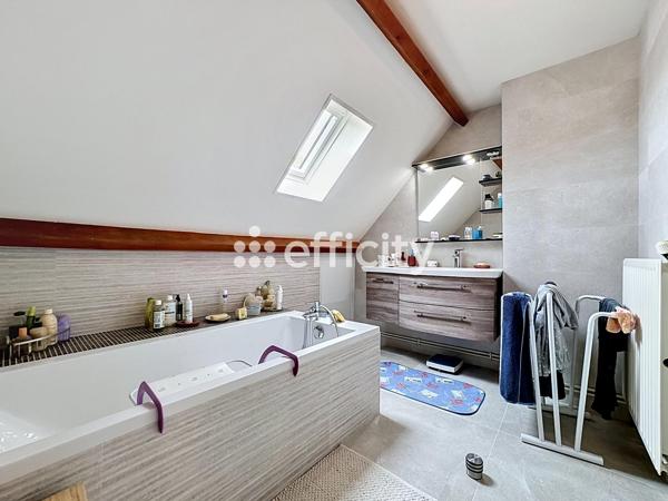 Maison
         6 pièces
        - 153 m² Exclusivité 448 000 € *