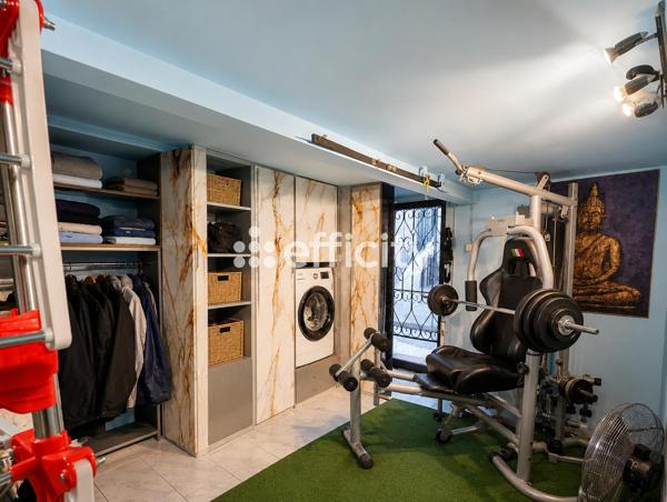 Maison
         6 pièces
        - 140 m² 650 000 € *