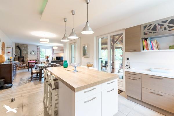 Maison à vendre |  Saint-Pierre-du-Mont |  8 pièces | 196 m²