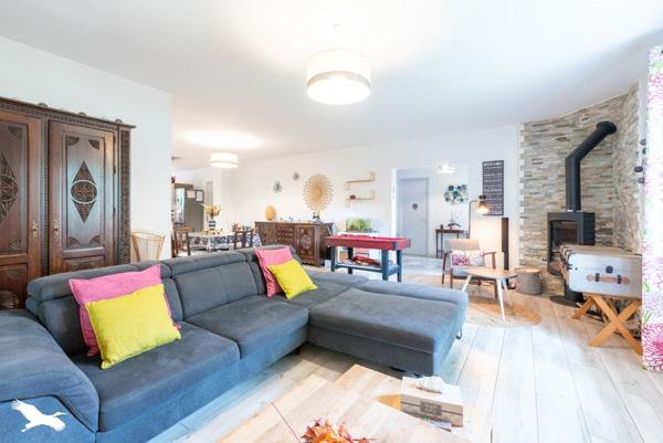 Maison à vendre |  Saint-Pierre-du-Mont |  8 pièces | 196 m²