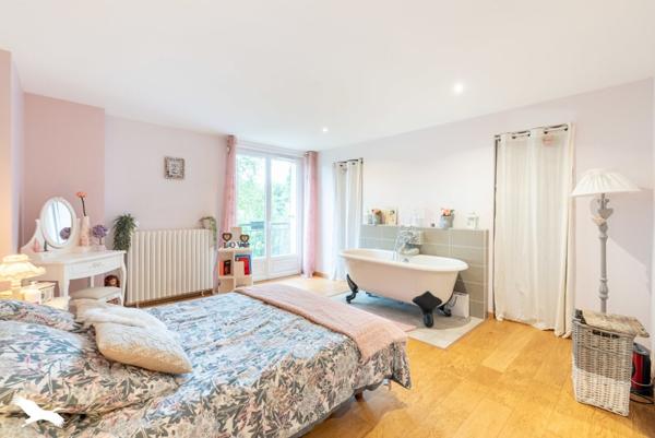 Maison à vendre |  Saint-Pierre-du-Mont |  8 pièces | 196 m²