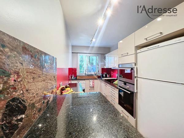 Appartement 4 pièces 3 chambres - sans à vis - -de 8 minutes du t2/L - commerces aux pieds -gardien -arboré- parquet massif - climatisation