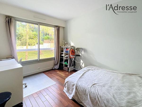 Appartement 4 pièces 3 chambres - sans à vis - -de 8 minutes du t2/L - commerces aux pieds -gardien -arboré- parquet massif - climatisation