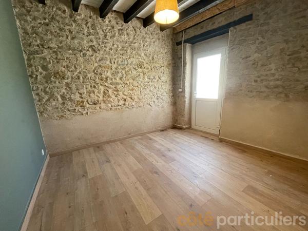 Vente
                Maison90 m² - 3 Pièces -
                    CHARENTON DU CHER (18210)