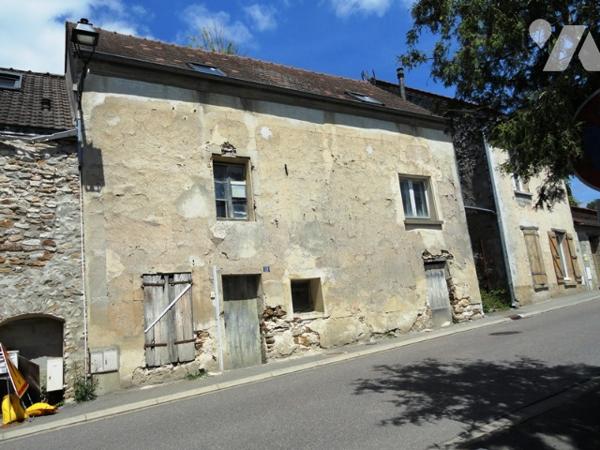 CHEZY SUR MARNE - Maison de type 5 d'environ 95 m², avec garage non attenant et terrain